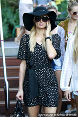 组图：帕里斯-希尔顿潮店扫货毫不惜金