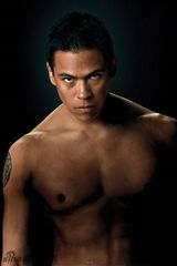 幻灯图集：《暮光2》再曝新照 爱德华贝拉为爱狂奔