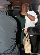 组图：林赛缓刑期间夜店斗殴 N度“进局”无脸见人