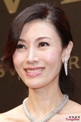 组图：李嘉欣粉裙亮相上围缩水 怕成师奶戒韩剧