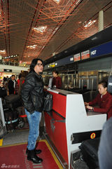 组图：高晓松自嘲因蓬头垢面避媒体 保安以为躲追债