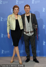 幻灯图集：《强盗》柏林记者会 男女主角拥吻抢镜