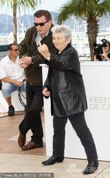 高清：《勒阿弗尔》见面会 老影后卡蒂红裙耀眼