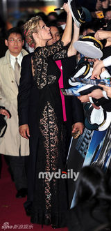 组图：布鲁克林-戴可儿等赴韩国宣传新片《战舰》