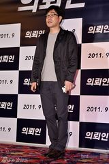 组图：金荷娜车太贤等助阵韩片《委托人》VIP首映式