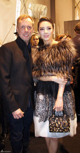 组图：张雨绮亮相巴黎时装周 优雅时尚展东方魅力