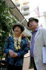 组图：《星海》李前宽肖桂珍夫妇夏威夷恩爱出行