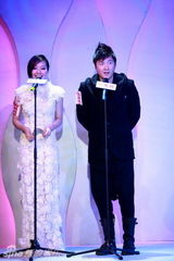 组图：中歌榜提名揭晓 尚雯婕李宇春等上演婚纱秀