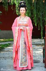 幻灯图：柳岩撩起刘海演王妃 新形象亮相《杨贵妃》