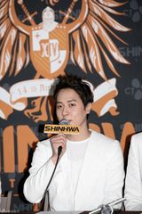 高清组图：韩团神话14周年纪念演唱会盛况空前