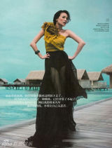 组图：舒淇最新杂志写真 娇媚多姿人比花俏