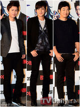 组图：《绅士》重聚韩片《占卜师》首映式