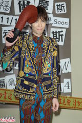 组图：萧敬腾变花美男拍摄新歌《福尔摩斯》宣传照