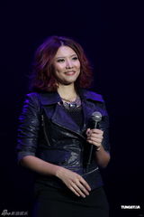 组图：郑秀文巡演广州站开幕 鬼马性格台下笑声不断