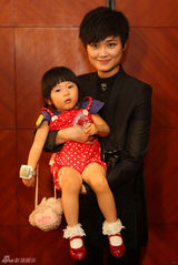 组图：李宇春出席个人演唱会发布会