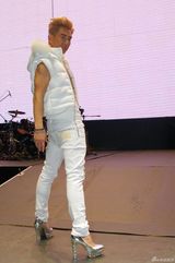 组图：任贤齐望乡14年 “飚”进小巨蛋美梦成真