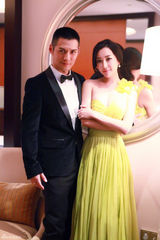 组图：严宽杜若溪情侣档拍片 演绎范蠡西施缠绵爱情