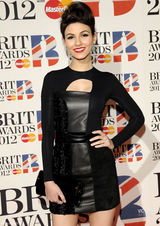 高清图：维多利亚-嘉丝蒂黑色短裙亮相身材窈窕