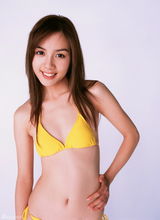 高组图：前超女陈怡日本拍写真 比基尼制服齐上阵