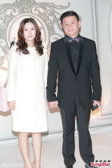 组图：汪圆圆婚礼甜蜜长吻 吴君如李嘉欣等到场