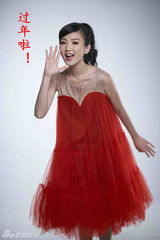 组图：新星毛晓彤甜美写真 喜庆红色贺元宵
