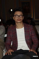 组图：孙红雷称现实生活柔情万种 制造浪漫哄女友