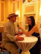 组图：黄宗泽38岁女友私照曝光 皮肤细腻保养好