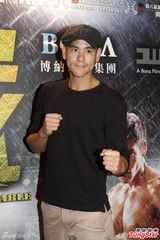 组图：张家辉与彭于晏搞笑接吻 禁妻子拍吻戏