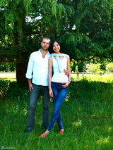 组图：LINDA与准老公照片流出显幸福