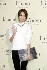 独家高清：张根硕撑品牌活动 少女时代允儿清纯