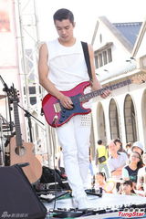 组图：苏打绿致交通瘫痪 青峰欲再染发