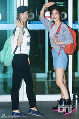 组图：GirlsDay惠利素珍飞泰国参加慈善活动