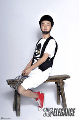 组图：包贝尔骑马装亮相 牛仔男钟爱搞怪