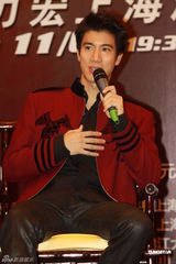 组图：王力宏出席2011上海演唱会发布会