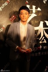 幻灯：李光洁现身《大周末》周年庆 型男造型人气高