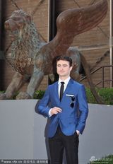 组图：《杀死汝爱》首映 丹尼尔正装显帅气