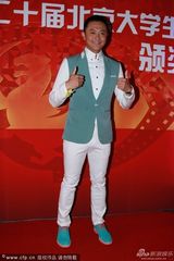 组图：张雨绮陈柏霖等群星现身北京大影节红毯