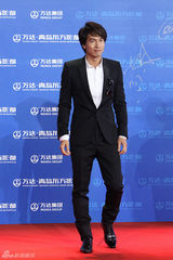 组图：万达百米红毯第二秀 梁朝伟赵薇众星百态