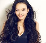 组图：李梅可推深V性感写真大片