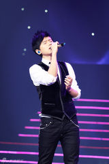 天娱群星榜中榜揽七奖 李宇春称后张杰封王(图)