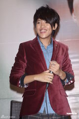 组图：曾静玟新专辑签唱获姑姑《鲁冰花》原音助阵