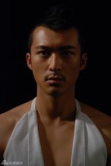 高清组图：小柯弟子里翌楷写真 设计师也爱唱歌