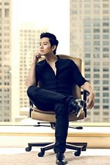 组图：张峻宁时尚大片邀约不断 走贵族气质路线