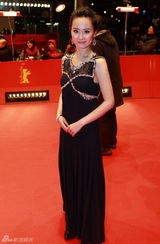 组图：张艺谋率众出席《十三钗》首映 关悦倪妮比美