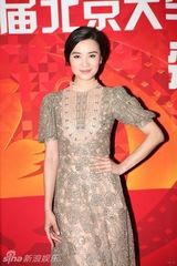 组图：张雨绮陈柏霖等群星现身北京大影节红毯