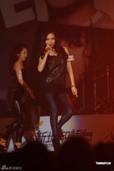 高清图：陈奕迅张靓颖参加歌会 劲歌热舞场面火爆