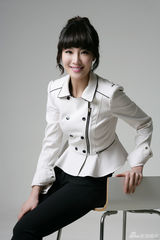 组图：马晓灿清新写真 双手合十期待完美爱情