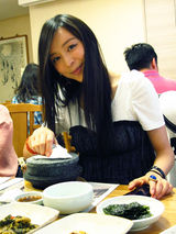 组图：张静初工作花絮照曝光 韩国游上演美食诱惑