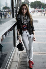 组图：郭易复古摇滚混搭演绎新文艺风