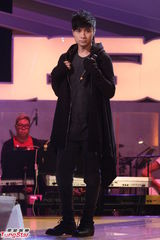 组图：古巨基录《劲歌金曲》 金刚黄山怡作告别